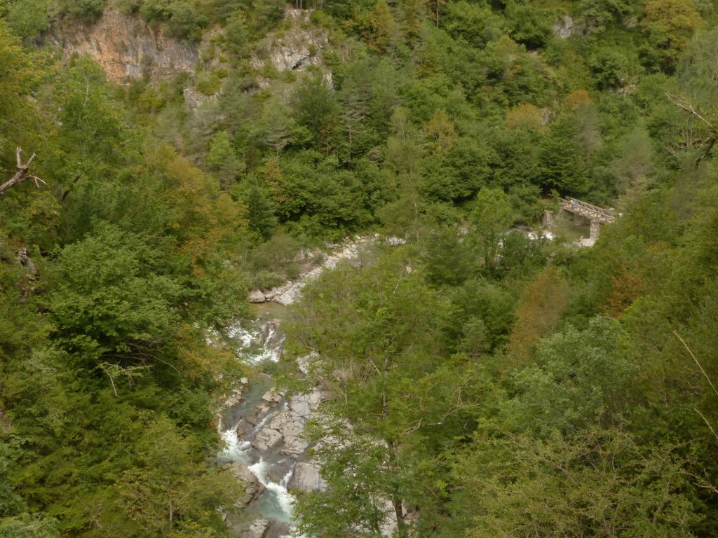 Tramo sobre lecho de roca de la reserva natural fluvial Río Vellós