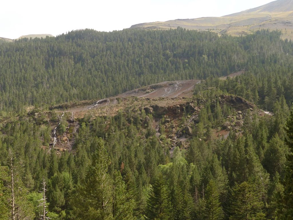 Aportes de agua por las laderas del valle a la reserva natural fluvial Río Vallibierna