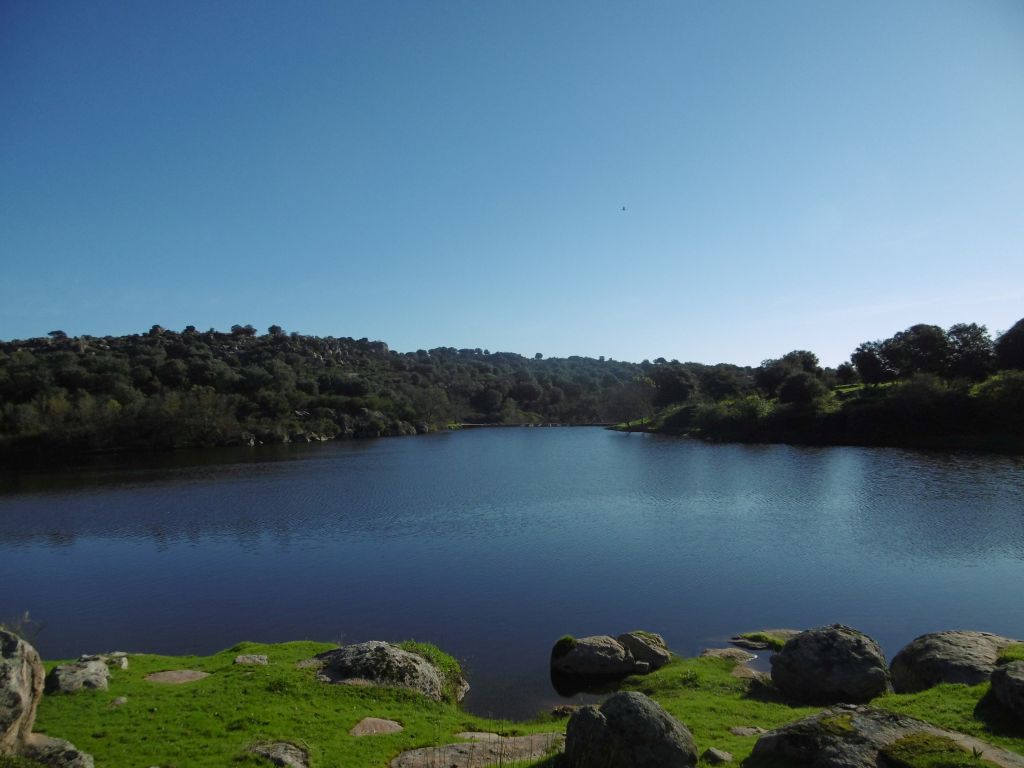 El tramo de Riveras de  Albarragena de la reserva  natural fluvial Riveras de Albarragena, del Fraile y del Alcorneo hasta el río Gévora termina en las proximidades del embalse de la Peña del Águila