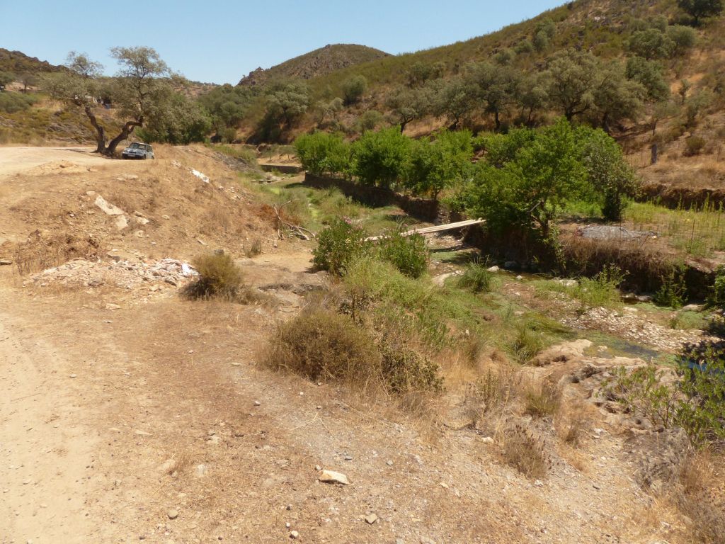 La reserva natural fluvial Rivera de Huelva discurre entre un paisaje típico de la zona