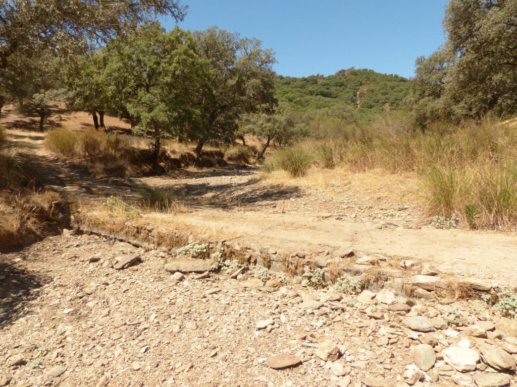 Vado en la reserva natural fluvial Río Guadalora durante la época de estiaje