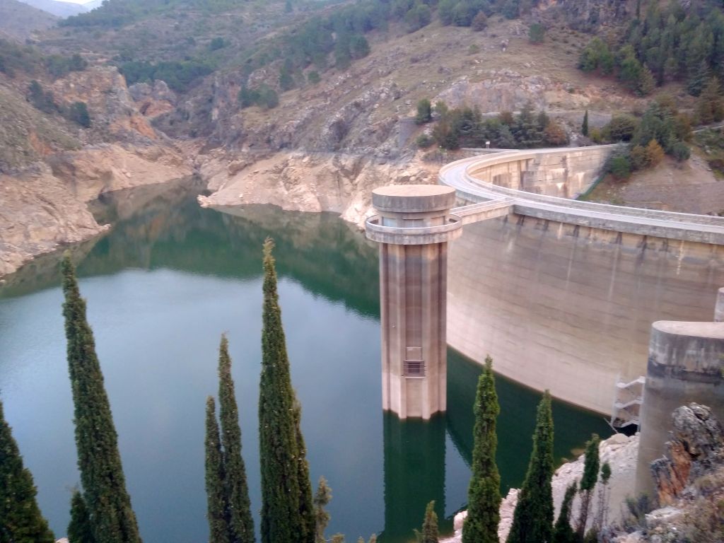 Cerrada del Embalse de Quéntar.