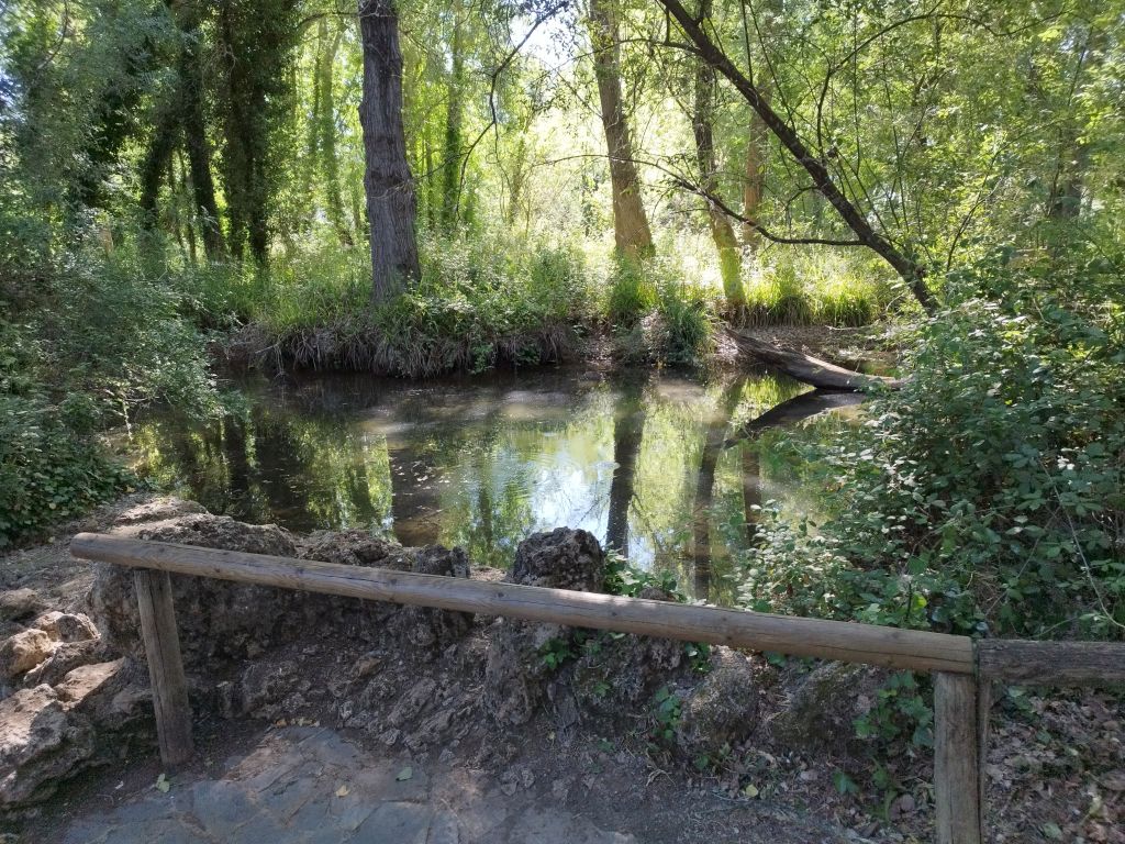 Nacimiento del Huéznar. Poza donde se concentra la mayor parte de las descargas.