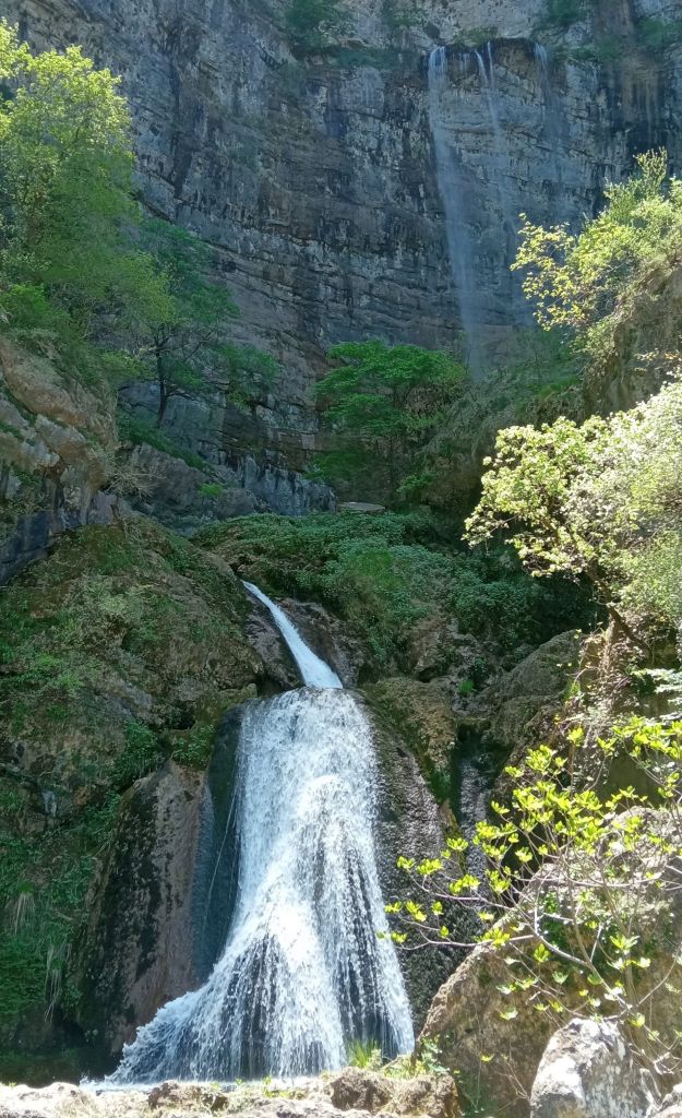 Nacimiento del río Mundo. Cueva de los Chorros