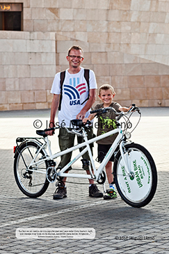 "La bici es un medio de transporte que me hace más libre: barato, ágil, que encaja muy bien en la ciudad, accesible para todos, relajante..." Roberto González Argote, Vitoria-Gasteiz