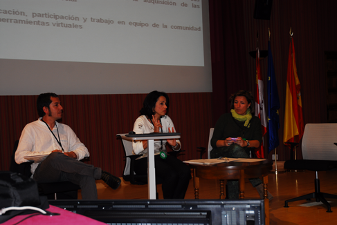 Silvia Velázquez presentando los hogares verdes canarios