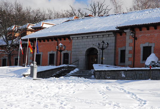 Fachada principal con nieve