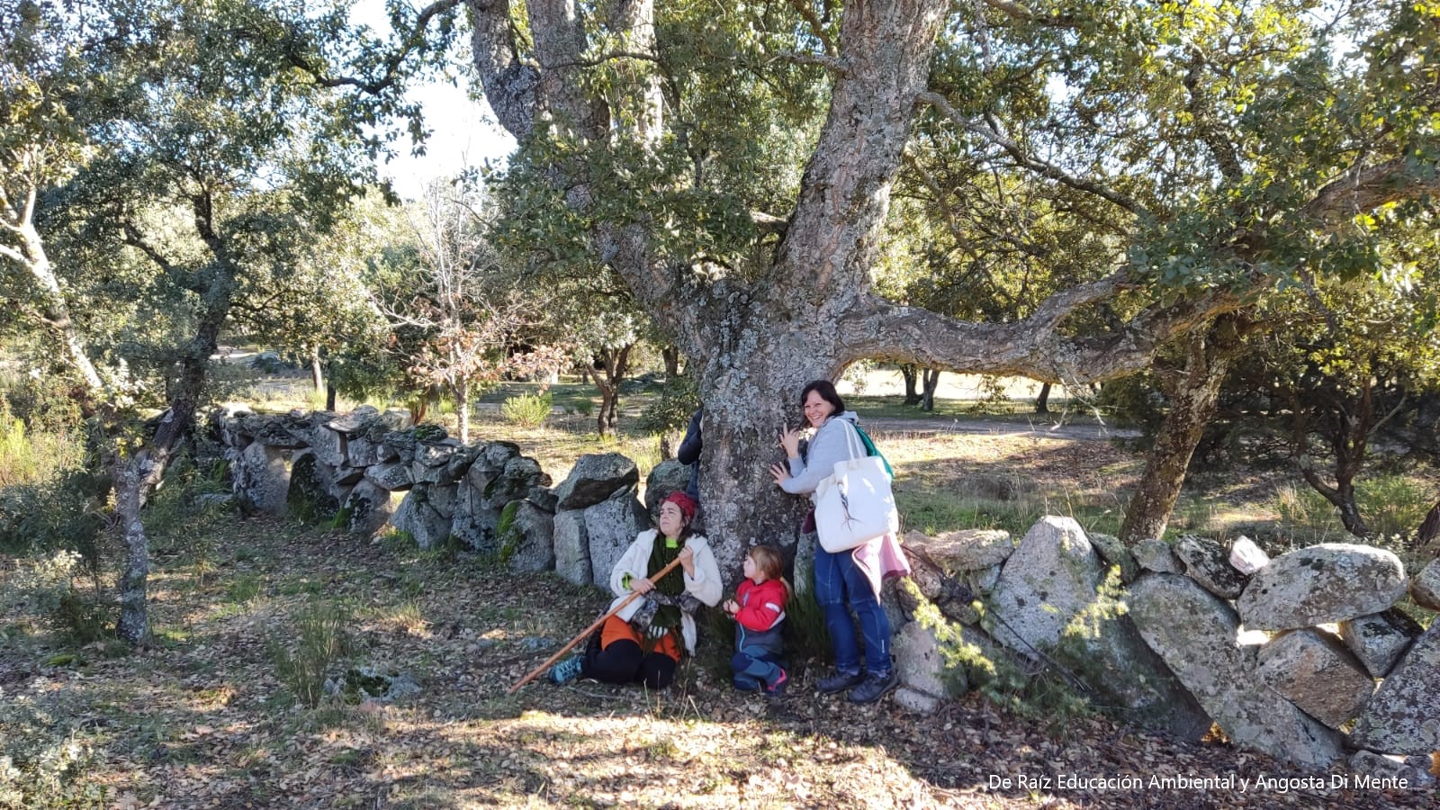 Ruta teatralizada "Salir al campo es divertido", en la Cabrera (Madrid). De Raíz Educación Ambiental y Angosta Di Mente