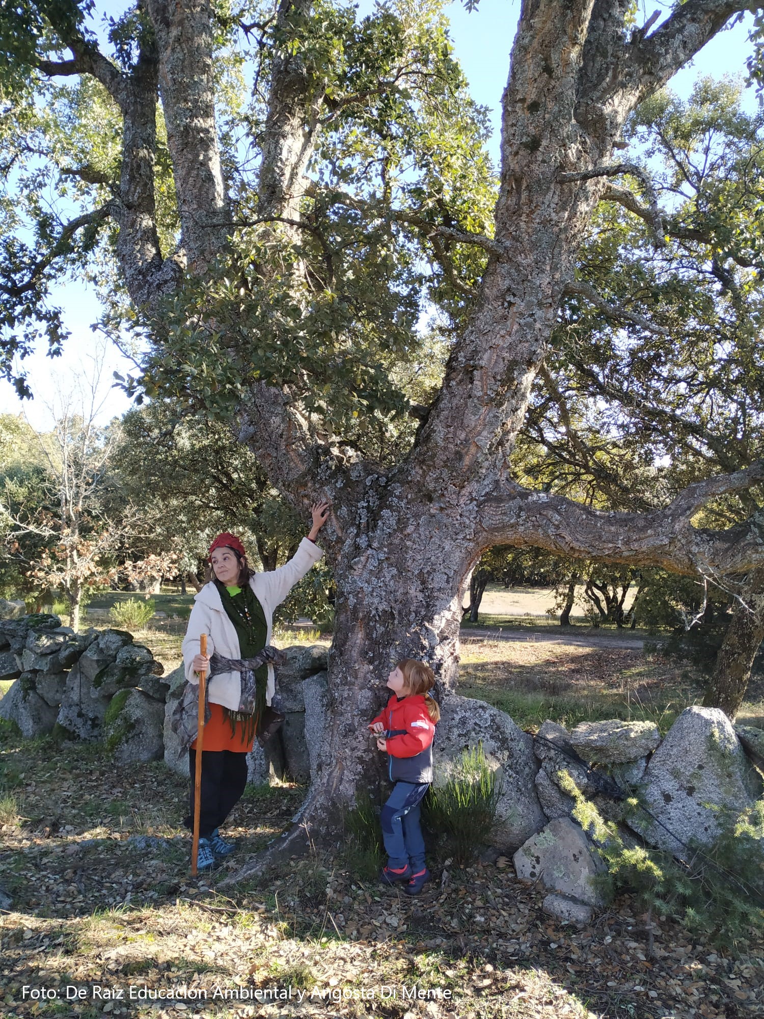 Ruta teatralizada "Salir al campo es divertido", en la Cabrera (Madrid). De Raíz Educación Ambiental y Angosta Di Mente