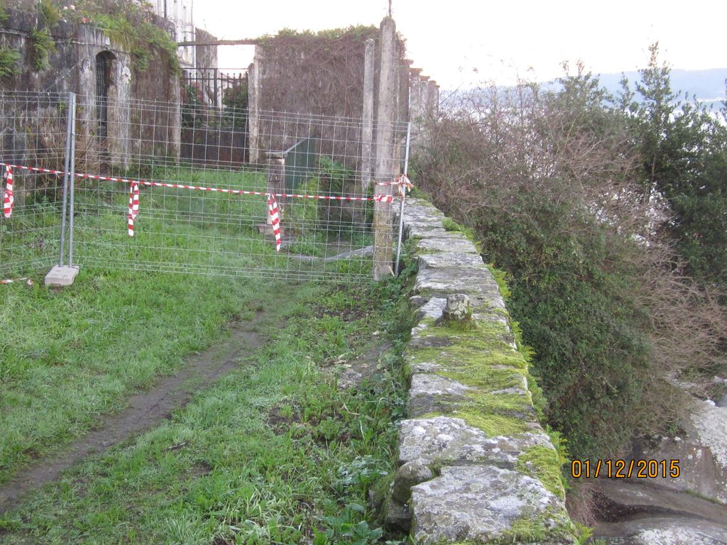 Ampliación del paseo en Loira (Marín). Durante las obras