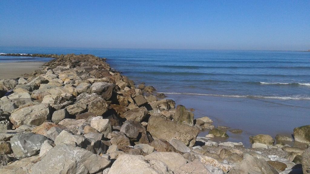 Recolocación de las escolleras en el dique norte de la playa de Santa María del Mar (Antes)