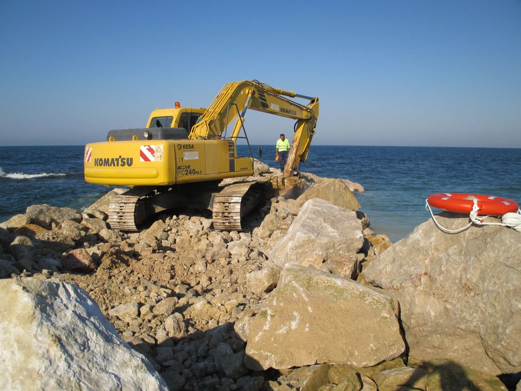 Recuperación de la playa de Fuentebravía (Durante)