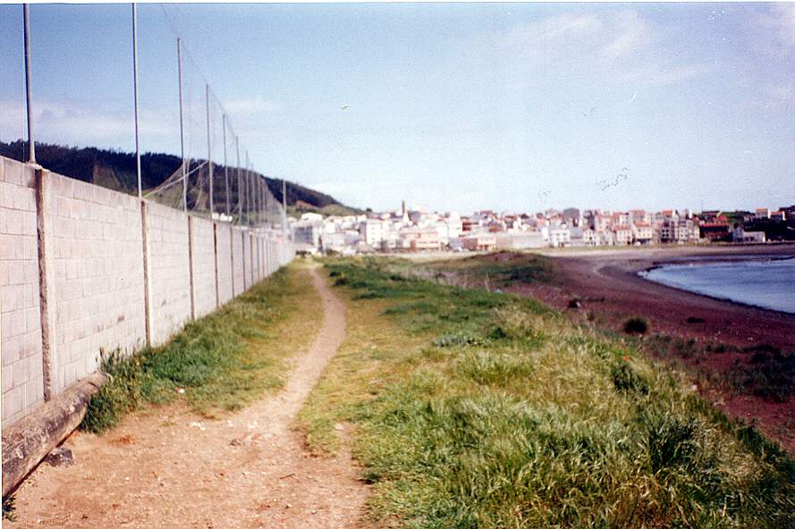 Acondicionamiento de la fachada marítima de Cariño. Antes