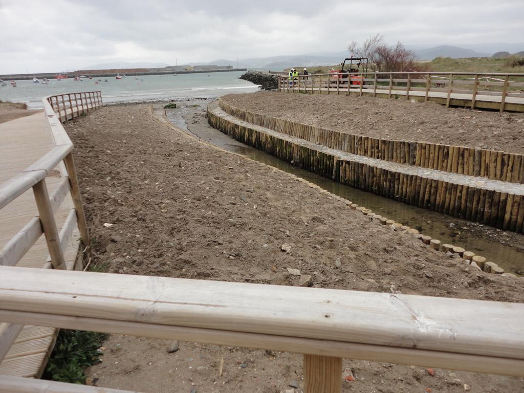 Acondicionamiento de la fachada marítima de Cariño. Canalización de río Basteira. Después