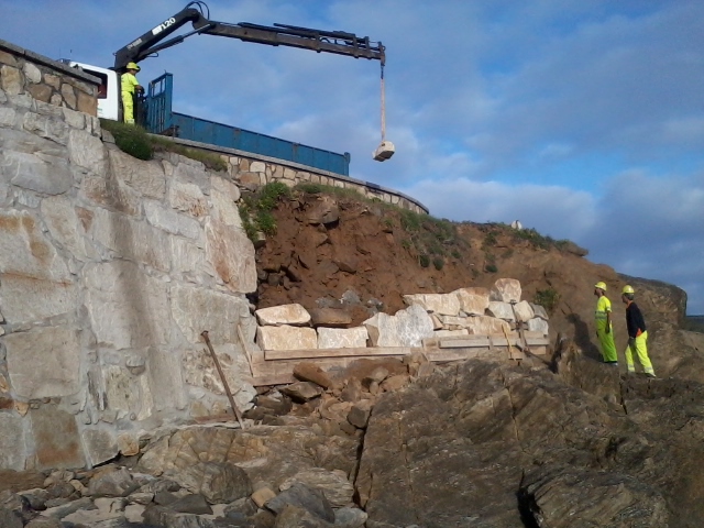 Protección y estabilización del talud en el paseo de Malpica (T.M. de Malpica). Durante las obras