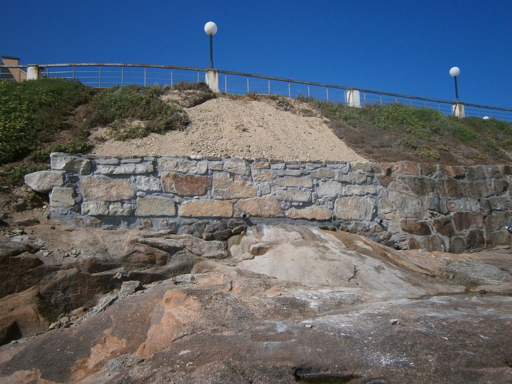 Estabilización de taludes en el paseo-senda de Caión (T.M.  de A Laracha). Después de las obras