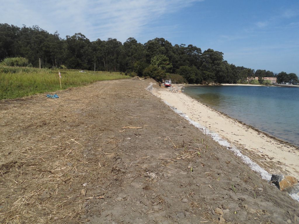 Playa de Ladeira do Chazo  (T.M. de Boiro).  Durante las obras