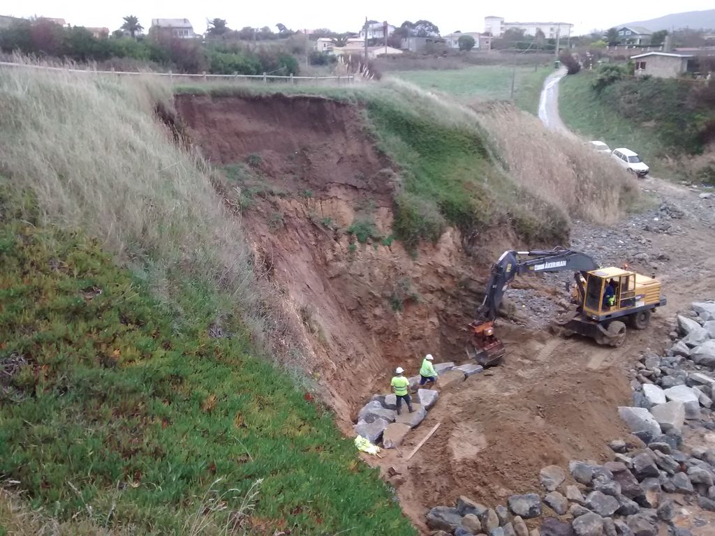 Acondicionamiento de taludes de la playa de O Vilar (T.M.  de Ferrol). Durante las obras