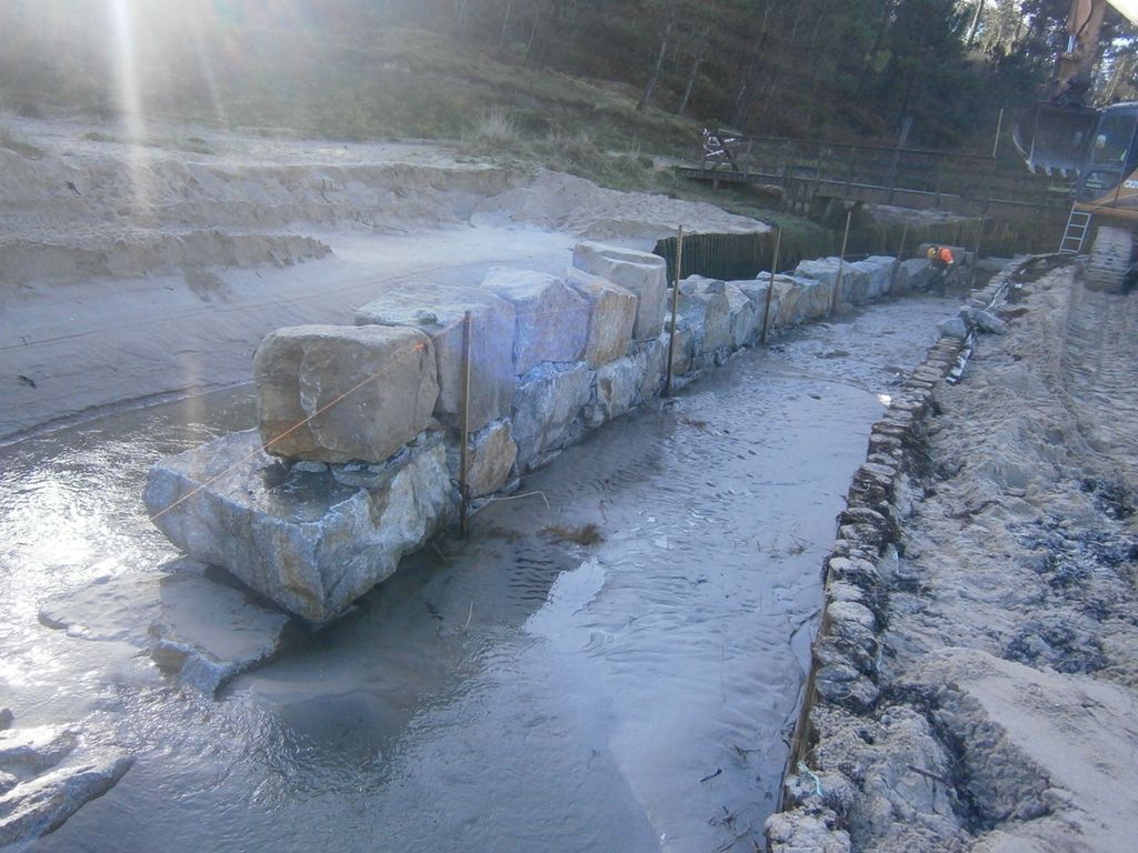 Mantenimiento y conservación IV. Trabajos en playa de Os Muiños (Muxia) (Durante las obras)