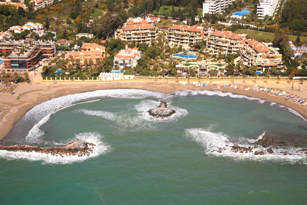 Reparación de los espigones en la playa A Poniente (Puerto Banús) (Antes de las obras)