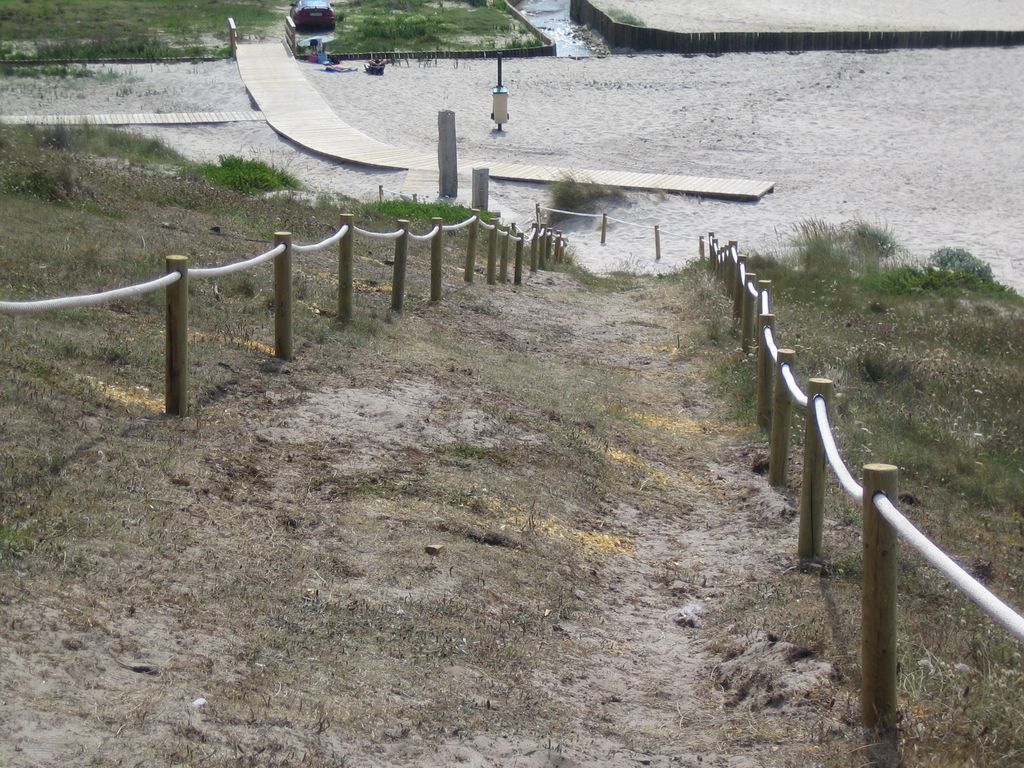 Accesos a la playa de Razo