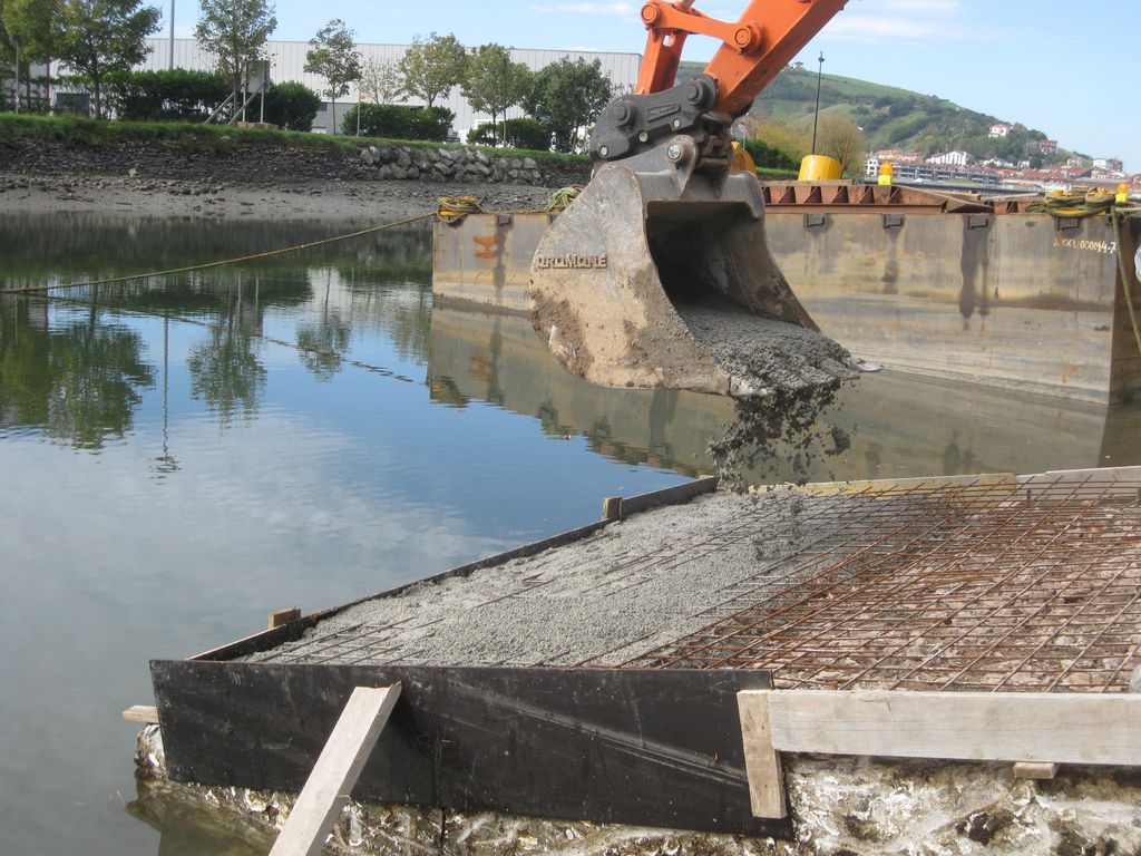 Demolición del embarcadero de Flores (T.M. Zumaia). Durante las obras