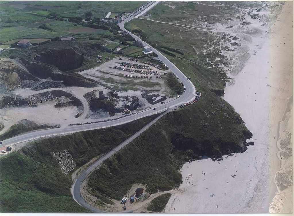 Paseo y accesos playa Combouzas