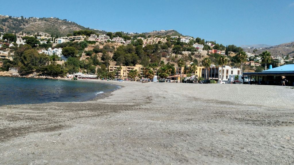 Después. ACTUACIÓN 12.- Acondicionamiento de la playa de La Herradura: Colocación de escollera de protección y acondicionamiento de la playa realizando modificación de perfiles y pequeños trasvases, T.M. Almuñécar. (Proyecto de mantenimiento y conservación de la costa de Granada 2016.)