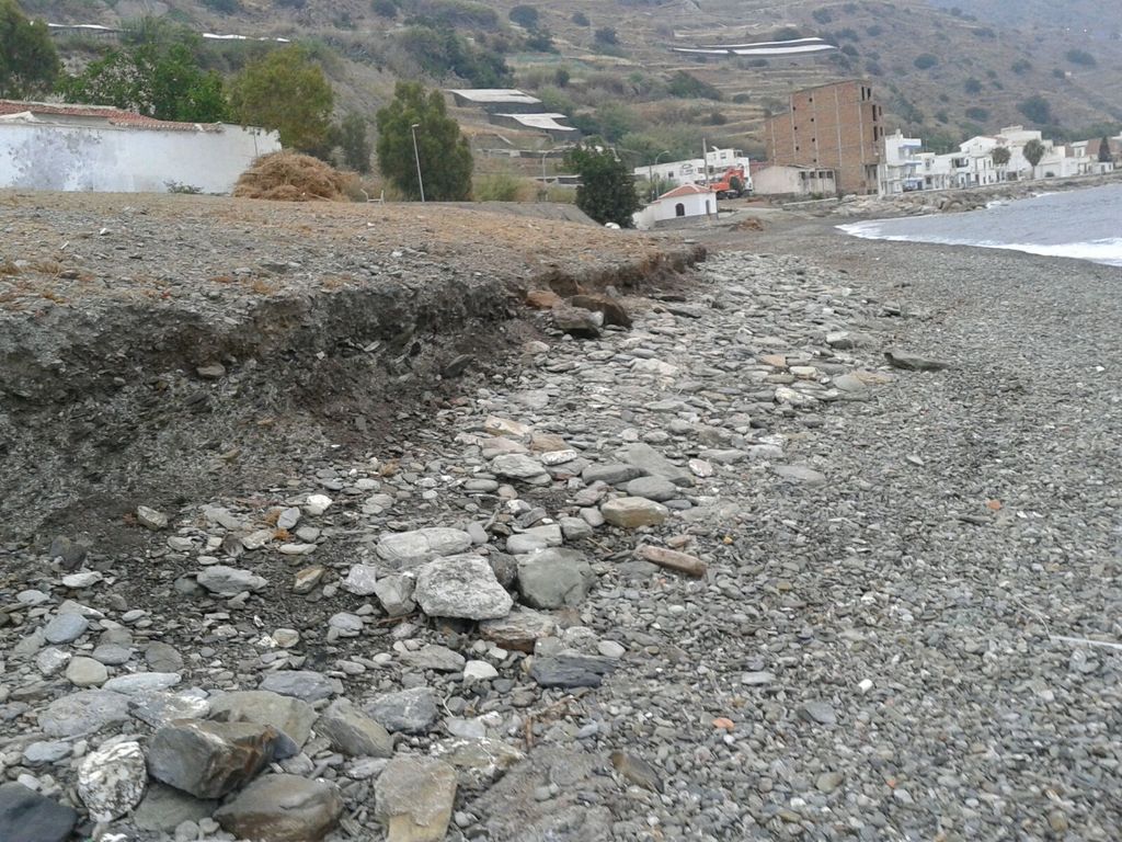 Antes. ACTUACIÓN 3.- Acondicionamiento de la playa de Los Yesos: Colocación de escollera de protección y acondicionamiento de la playa realizando modificación de perfiles y pequeños trasvases, T.M. Sorvilán (Proyecto de mantenimiento y conservación de la costa de Granada 2016)