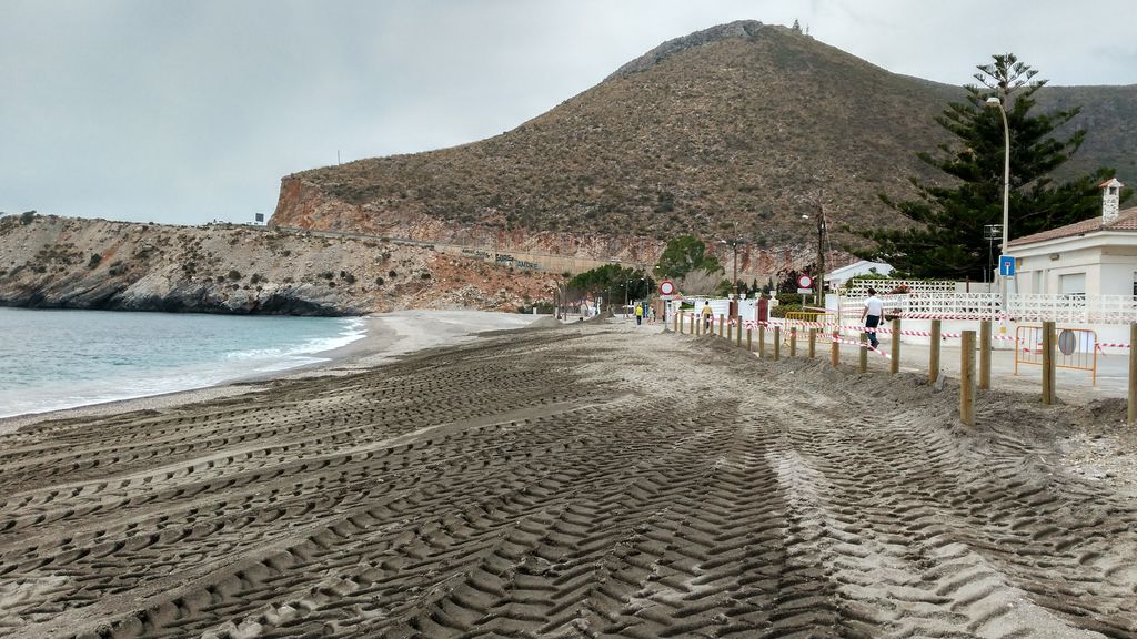 Después. ACTUACIÓN 7.- Acondicionamiento de la playa de Castell de Ferro: Acondicionamiento de la playa realizando modificación de perfiles y pequeños trasvases, T.M. Gualchos. (Proyecto de mantenimiento y conservación de la costa de Granada 2016.)