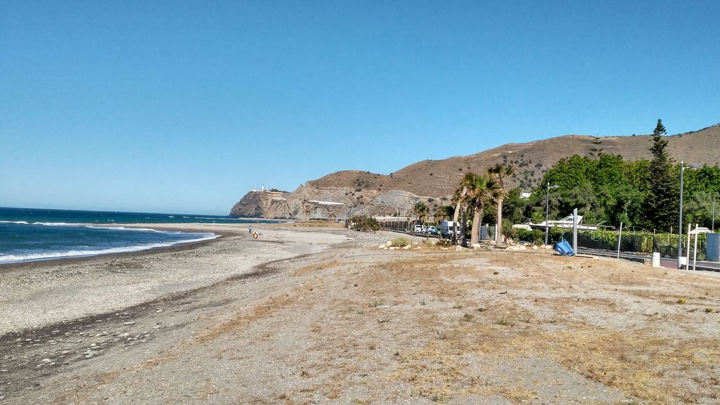 Después. ACTUACIÓN 8.- Acondicionamiento de la playa de Carchuna: Acondicionamiento de la playa realizando modificación de perfiles y pequeños trasvases, T.M. Motril. (Proyecto de mantenimiento y conservación de la costa de Granada 2016.)