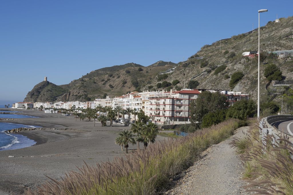 Antes. ACTUACIÓN 6.- Ejecución de un camino de ribera de conexión de las playas Los Yesos y La Mamola en la berma de la CN-340 como tramo del gran sendero litoral, en los términos municipales de Sorvilán y Polopos.