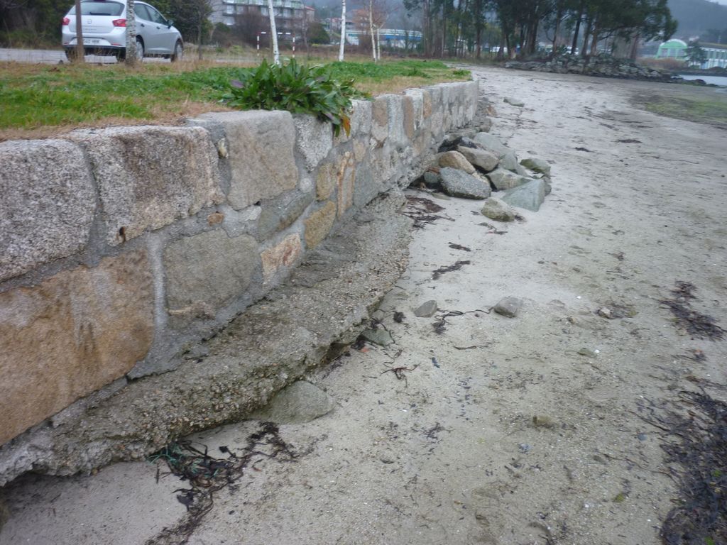 Prolongación de la senda peatonal en Paredes (T.M. de Vilaboa). Antes