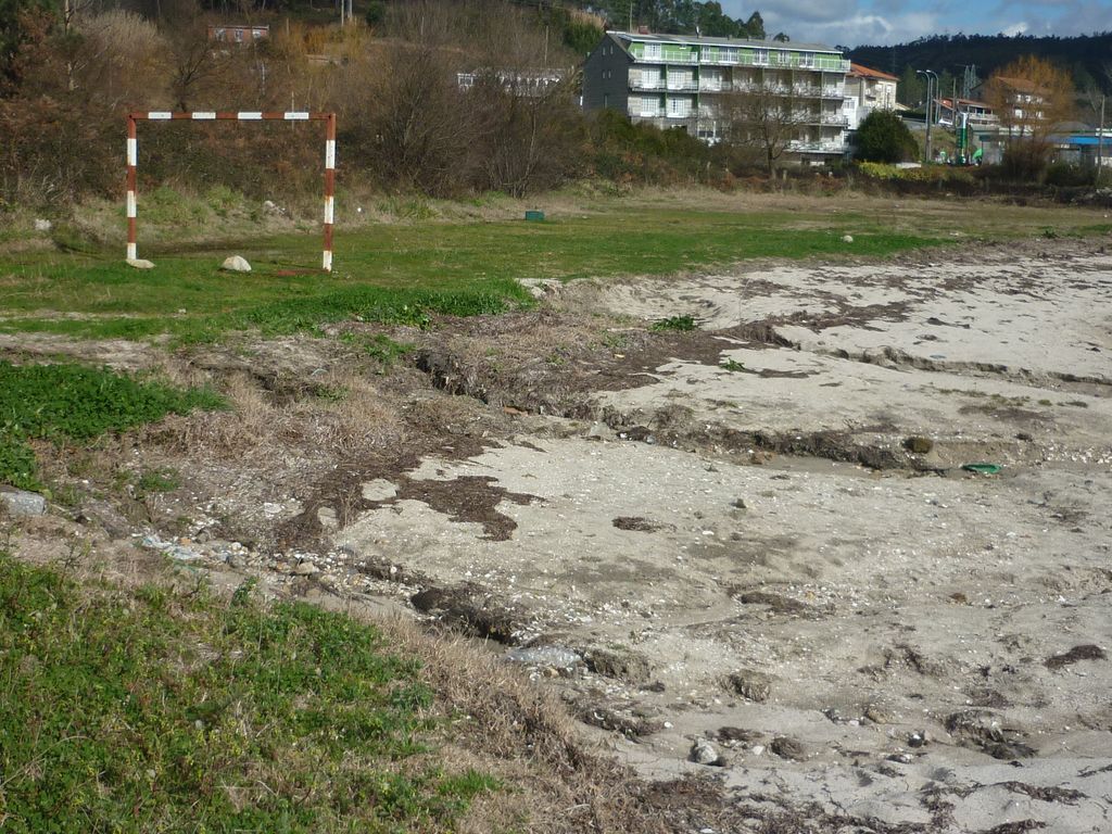 Prolongación de la senda peatonal en Paredes (T.M. de Vilaboa). Antes