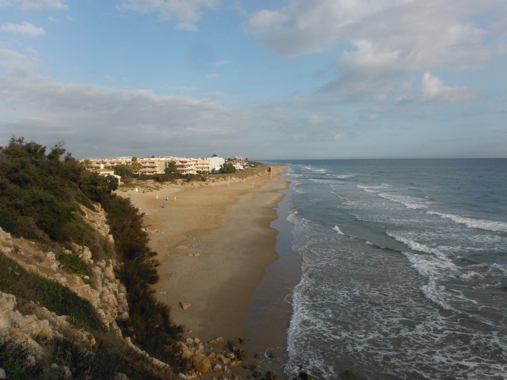 Trasvase de arena en la playa del Dossel.  Antes de las obras