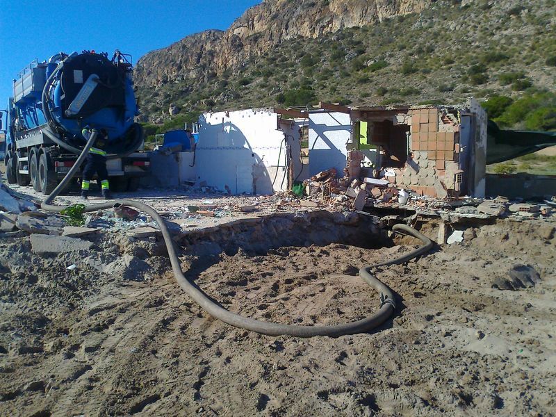 Demolición de la quimera en Santa Pola (Durante de las obras)