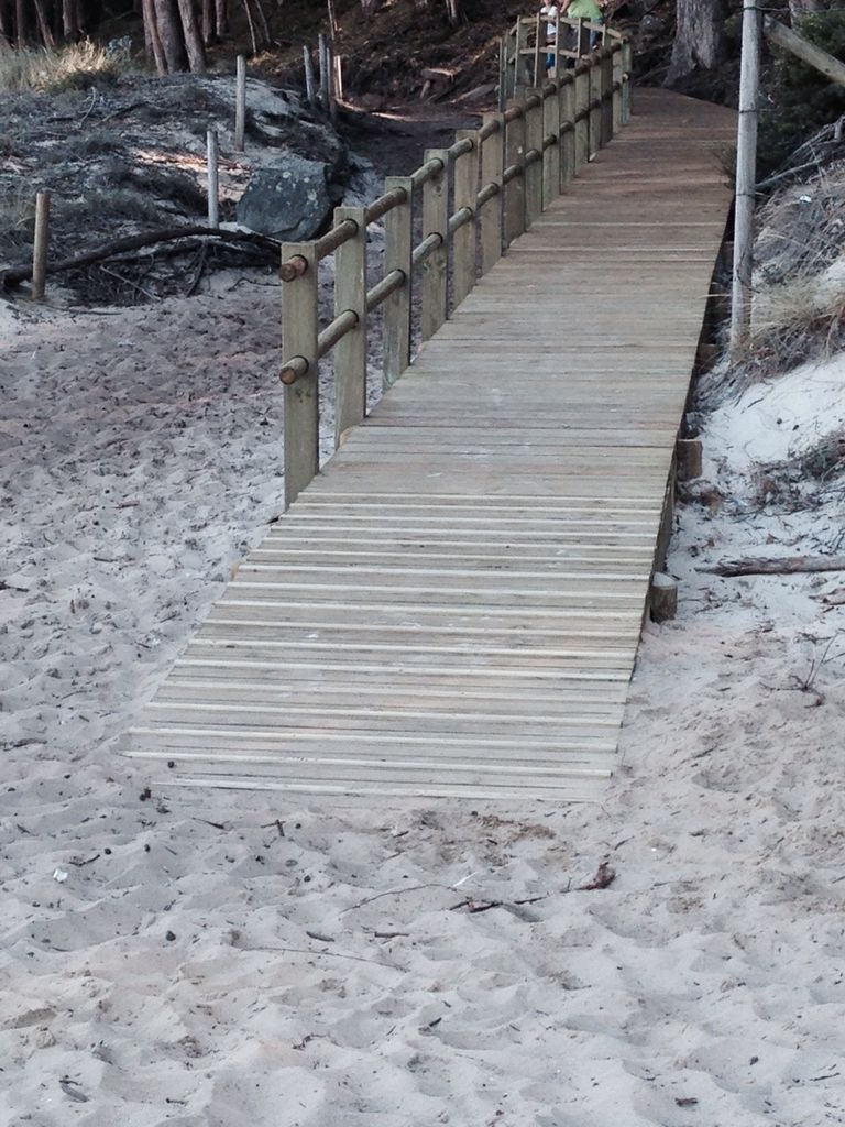 Rampa de acceso a la playa de Filgueira en Cies (T.M. de Vigo). Después de las obras