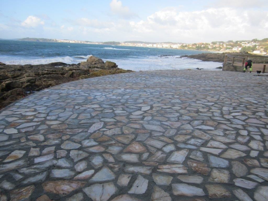 Unión entre paseos y áreas de descanso (T.M.de Sanxenxo).  Después de las obras