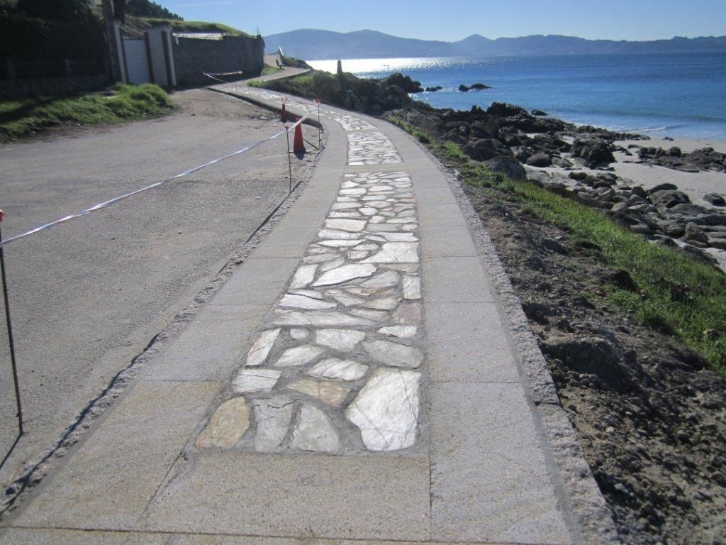 Unión entre paseos y áreas de descanso (T.M.de Sanxenxo). Después de las obras