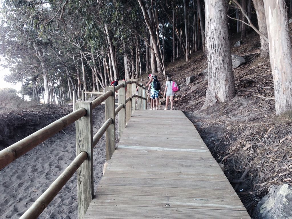 Rampa de acceso a la playa de Filgueira en Cies (T.M. de Vigo). Después de las obras