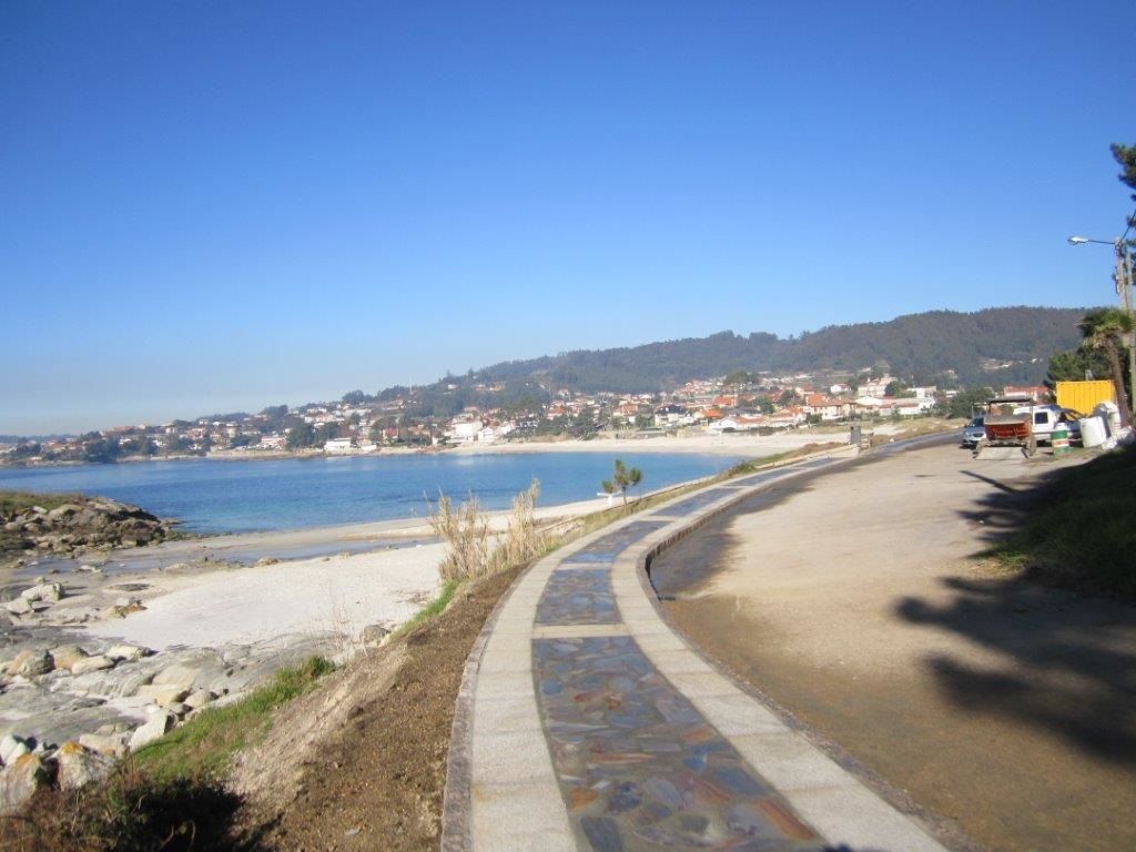 Unión entre paseos y áreas de descanso (T.M.de Sanxenxo).  Después de las obras