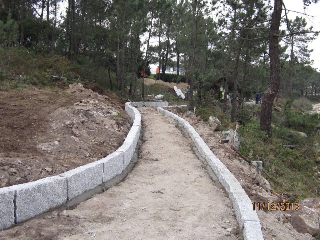 Senda litoral en la ensenada de O Esteiro (T.M. de O Grove). Durante las obras