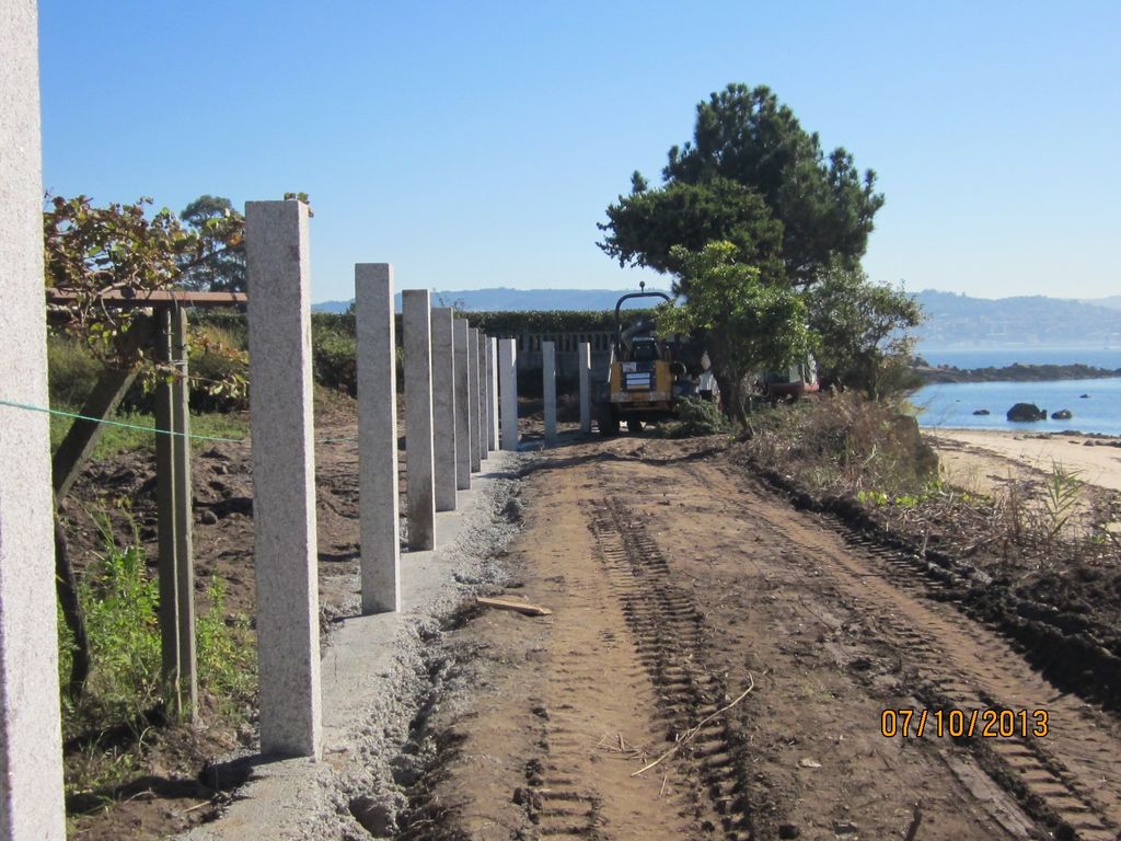 Acceso a la playa de los alemanes (T.M. de Cangas do Morrazo). Durante las obras