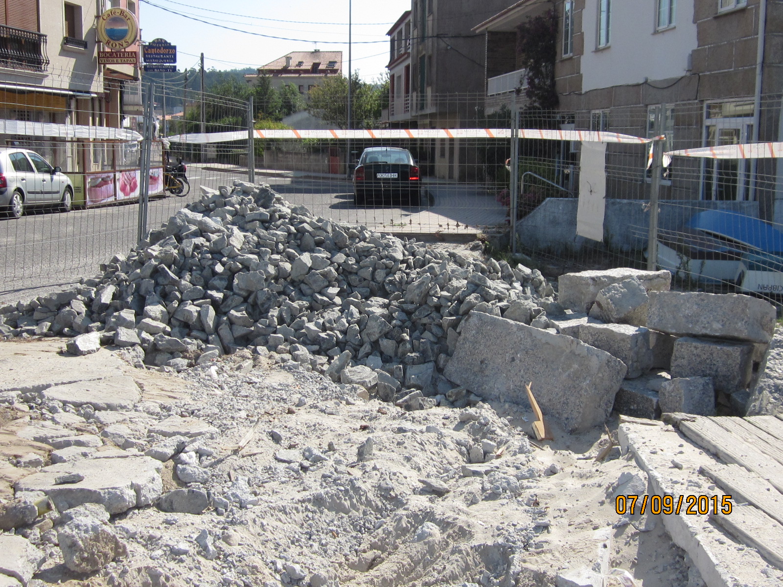 Habilitación del tránsito en Rons (T.M. de O Grove). Durante las obras