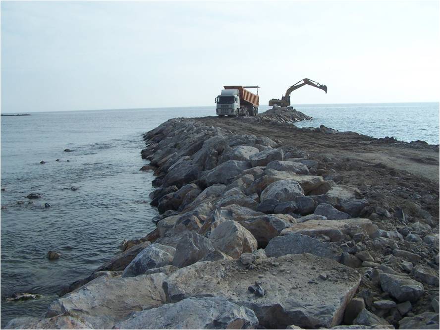 Reparación de daños producidos por el temporal del diciembre de 2014 en la costa mediterránea. El Censo. T.M. Adra (Durante las obras)