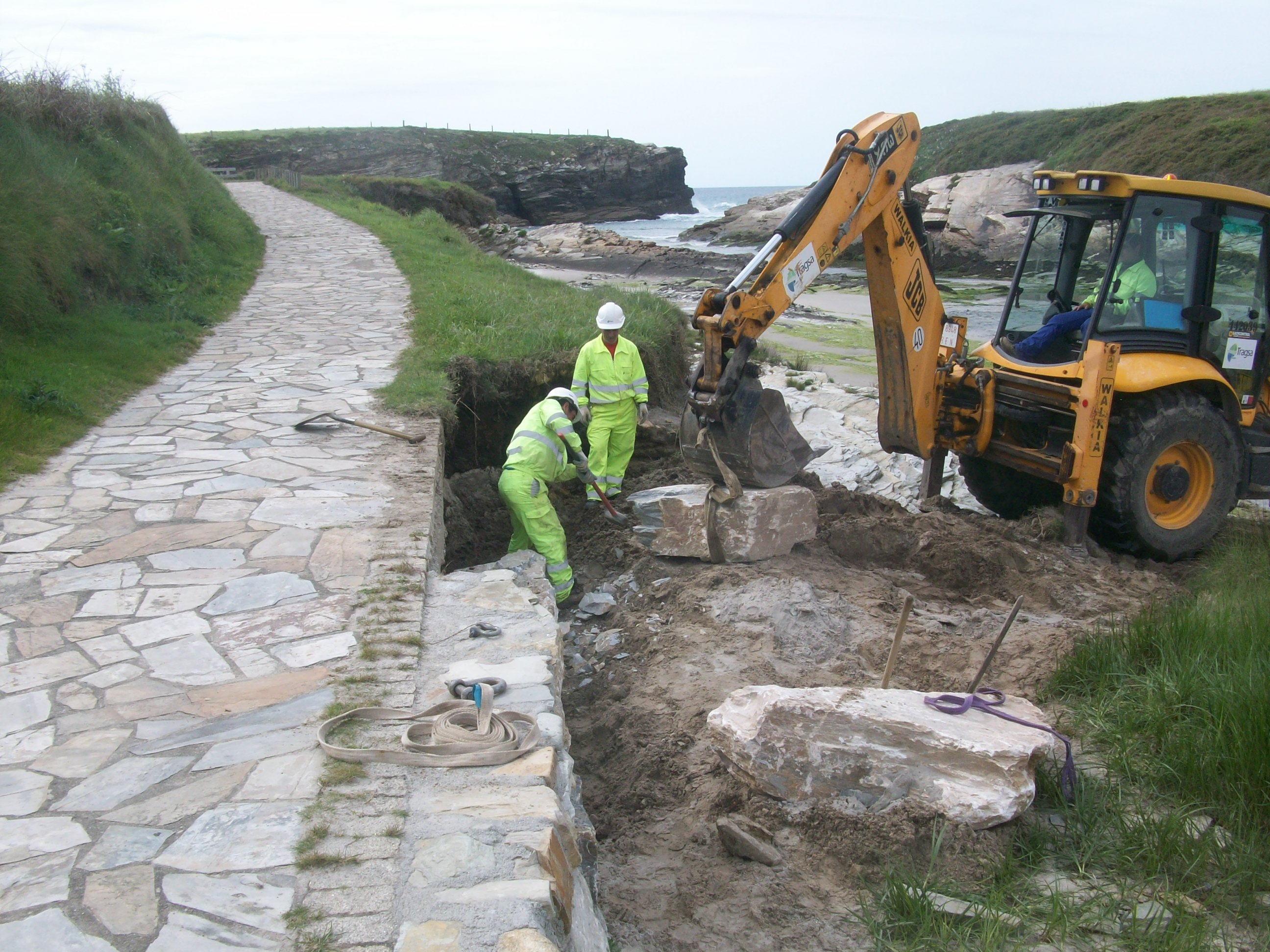 Descalce paseo y rotura de solera en la playa de Esteiro (durante de las obras)