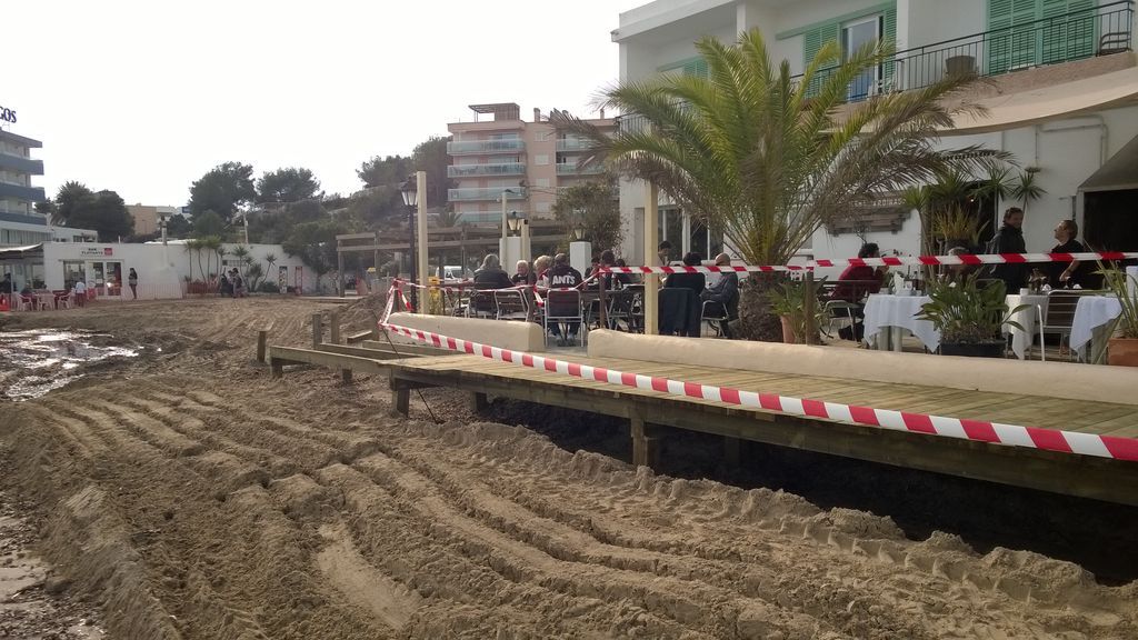 Reparación de pasarelas de madera en Ibiza (Durante las obras)