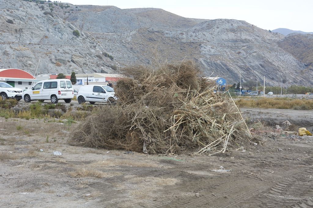 Durante. Obras de emergencia para la reparación de los daños producidos a causa de los temporales marítimos, de viento y lluvia, acaecidos en el mes de septiembre de 2019 en la provincia de Granada. Limpieza y retirada de residuos acumulados por el temporal en la provincia.