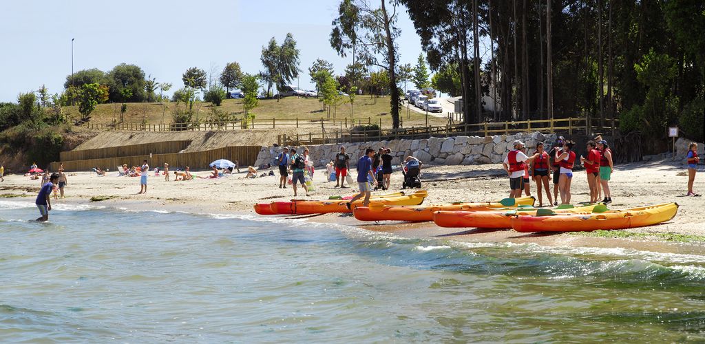 Obra de emergencia. Estabilización de taludes en la playa de Regueiro 2015-04-29 (Después de las obras)