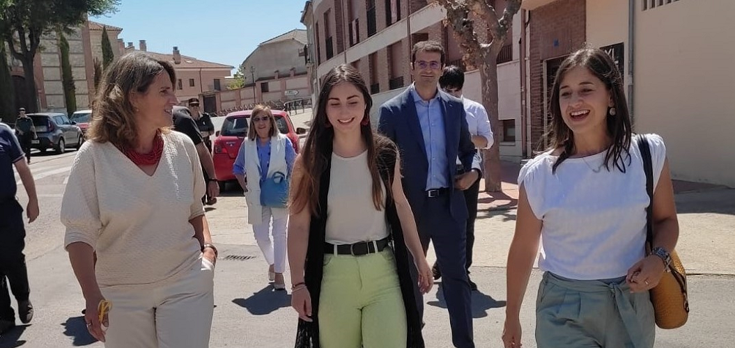 Teresa Ribera con Violeta Esteba, participante de la primera edición de Campus Rural